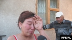 Жительница села Красный Трудовик Сериккайша Шиешова рассказывает репортеру радио Азаттык о конфликте с властями. Алматы, 7 августа 2009 года. 