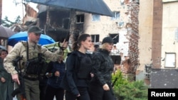  През месец май Сана Марин посети украинския град Ирпин край Киев, който беше погубен от съветски бомбардировки 