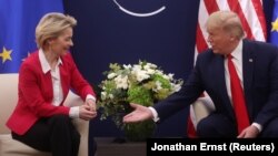 Një takim mes presidentit amerikan, Donald Trump, dhe kryetares së Komisionit Evropian, Ursula von der Leyen, në Zvicër, më 2020.