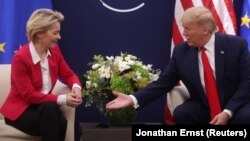 Ursula von der Leyen i Donald Trump na Svjetskom ekonomskom forumu u Davosu, januar 2020.
