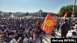 Митинг на площади в Бишкеке. 5 октября 2020 года. 