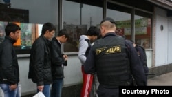 Полицейские рейды против мигрантов в Москве
