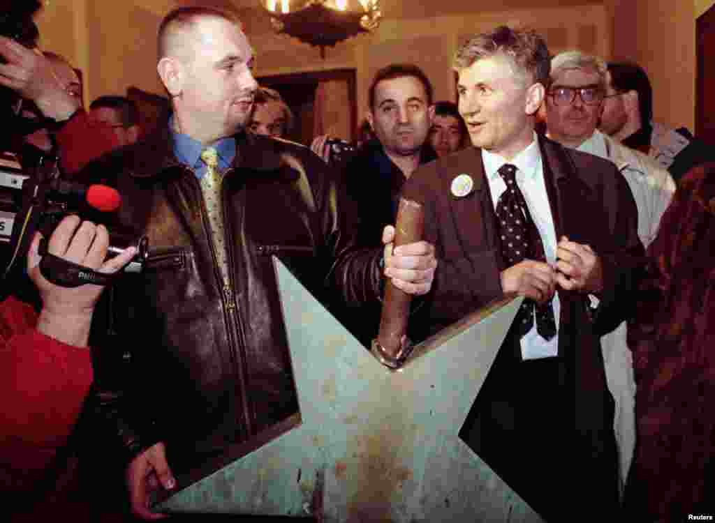 Djindjic took office as mayor of Belgrade in February 1997, becoming the city&#39;s first noncommunist mayor since World War II. Here, he stands next to a communist five-pointed star after it was removed from the Belgrade parliament building.