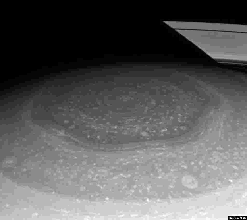 Сатурнның солтүстік полюсі