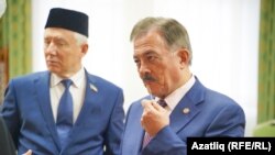 Камиль Исхаков (справа)