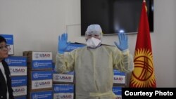 USAID агенттиги Кыргызстанга берген медицина каражаттарын кабыл алуу учуру. 11.03.2020