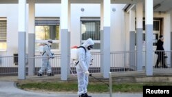Dezinfekcija ispred bolnice u Kranju, 23. mart
