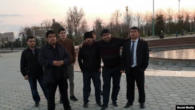 Бывшие члены "Группы 24" - авторы обращения в Верховный суд Таджикистана. Фото со странички Мехрубона Сатторова на фейсбуке