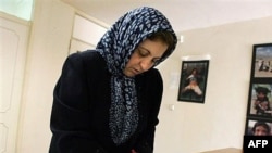 شیرین عبادی اعلام کرده است که علت طرح اتهام گرویدن فرزندش به بهاییت، پذیرفتن وکالت هفت متهم بهایی بوده است.(عکس: AFP)