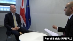  ویلیام هیگ وزیر خارجه بریتانیا روز دوشنبه در لوکزامبورگ به پرسش‌های نیوشا بقراطی خبرنگار رادیو فردا پاسخ داد
