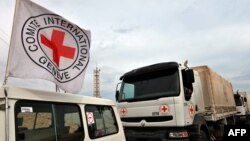 Халықаралық Қызыл крест ұйымының жүк көліктері. Көрнекі сурет.
