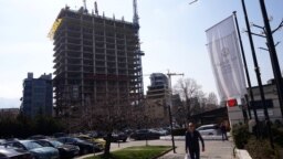 Сградата "Златен век" вече е в напреднало строителство.