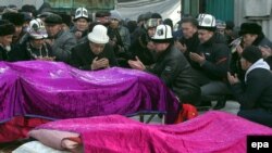Учак кырсыгынан мерт болгондорду акыркы сапарга узатуу, 17-январь 2017-жыл.