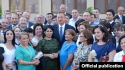 Средба на Алиев со новинари.