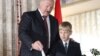 Парлямэнцкія выбары 2012 году, Аляксандар Лукашэнка з сынам Мікалем на ўчастку для галасаваньня