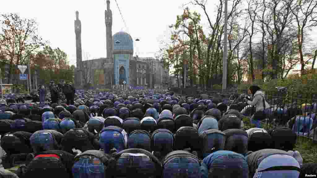 Muslims pray ahead of the Eid al-Adha festival in St. Petersburg, Russia, on October 25. (Reuters/Alexander Demianchuk)