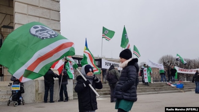 Митинг, организованный чеченцами в Вене