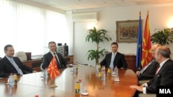 Средба меѓу поранешните премиери на Mакедонија, Љубчо Георгиевски, Бранко Црвенковски, Никола Груевски, Хари Костов и Владо Бучковски.