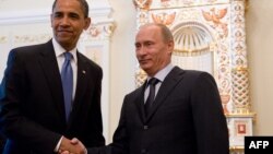 U.S. President Barack Obama (left) and Russian President Vladimir Putin will hold talks on the sidelines of the summit. (file photo)