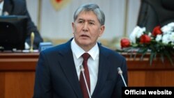 Алмазбек Атамбаев.