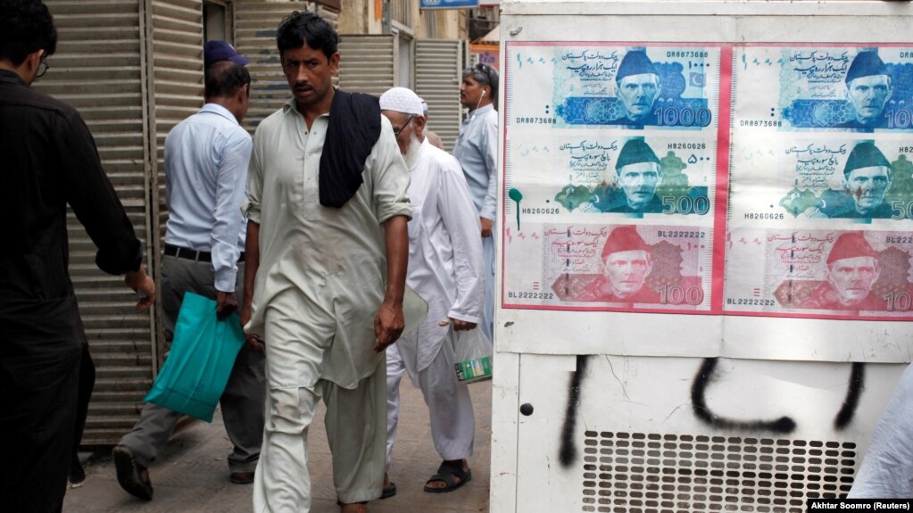 Pakistan S Currency Plunges Against U S Dollar As It Seeks Imf Bailout - 