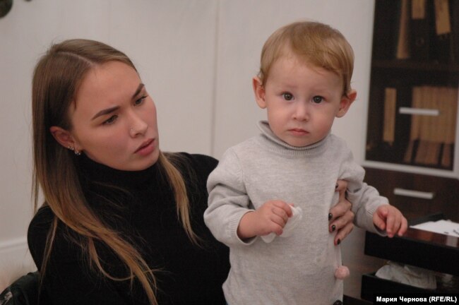 Анастасия Любезных, жена Ровшана Алиева, с сыном