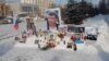 Цветы и свечи в Вятке в память о Борисе Немцове