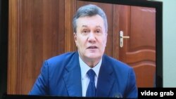 Віктор Янукович під час засідання суду, 25 листопада 2016 року (кадр із відео)