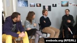 Падчас сустрэчы ў офісе "Вольная Беларусь", Варшава