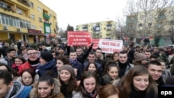 Alban protestçileri 