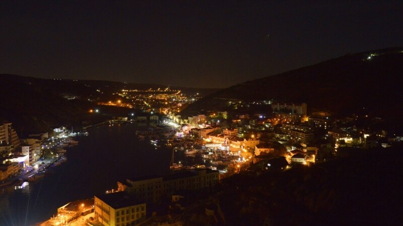 Ночной Крым: прогулка по тихим улочкам Балаклавы (фотогалерея)