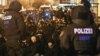 Полицейские в Лейпциге блокировали группу сторонников ультраправых 