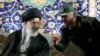 آیت‌الله علی خامنه‌ای (چپ) و محمدعلی جعفری، فرمانده سپاه پاسداران