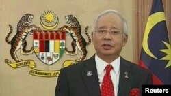 Малайзия премьер-министрі Наджиб Разак телеарнадан сөйлеп тұр. Путраджайа, 3 сәуір 2013 жыл.