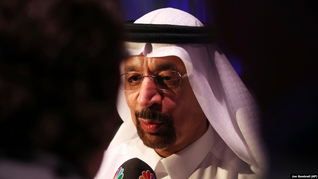 خالد فالح، وزیر نفت عربستان در این تصویر از نوامبر ۲۰۱۷ در امارات متحده عربی