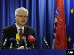 Predsjednik Hrvatske Ivo Josipović na konferenciji za novinare povodom potpisivanja pretpristupnog ugovora, 9. prosinac 2011.