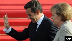  Nicolas Sarkozy și Angela Merkel în așteptarea lui Dmitri Medvedev