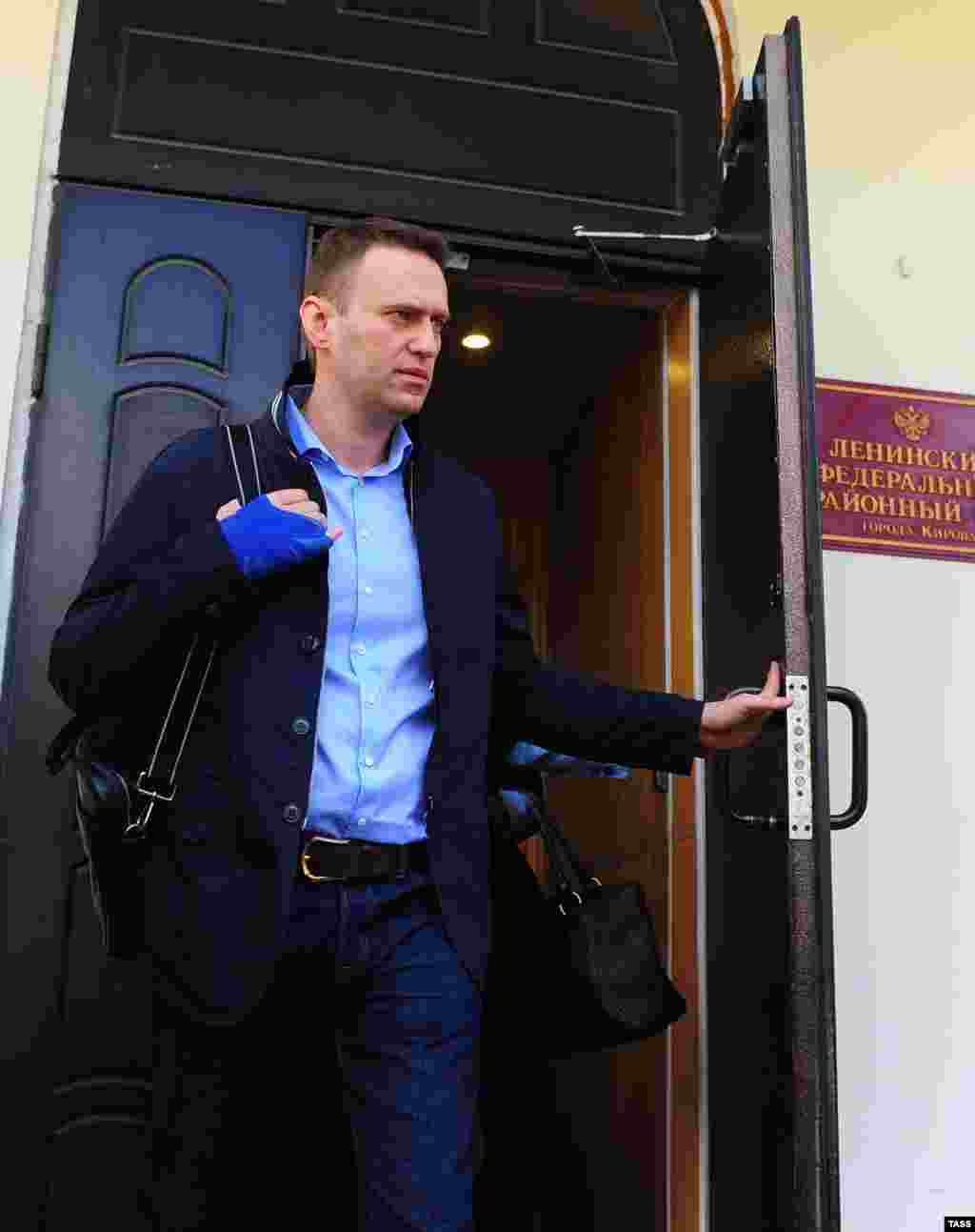 Судебные слушания по делу А.Навального, обвиняемого в растрате имущества "Кировлеса"