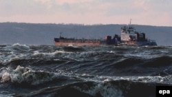 Стихия погубила 5 судов по обе стороны Керченского пролива