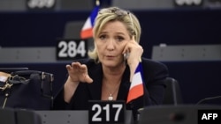 Liderja e Frontit Kombëtar të Francës, Marine Le Pen në Parlamentin Evropian 