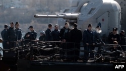 Українські військові на борту корвета ВМС ЗС України «Тернопіль», 5 березня 2014 року