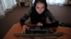 Пользовательница компьютера из Афганистана. Иллюстративное фото.