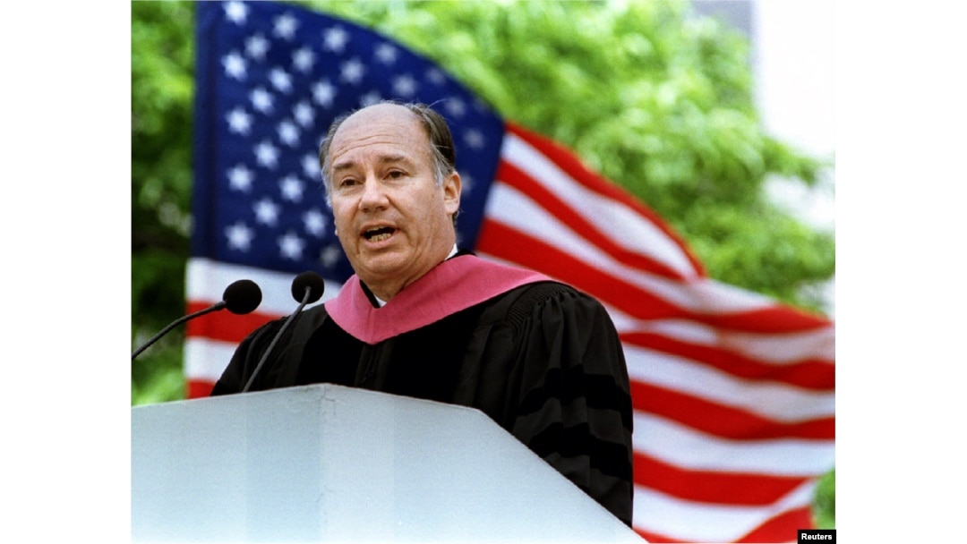 Aga Khan ține un discurs la Institutul de Tehnologie din Massachusetts, 1994.