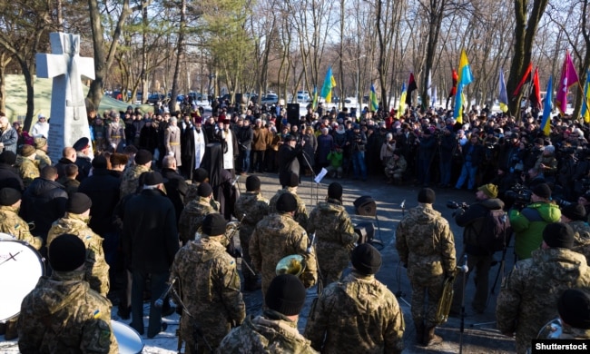 Під час відкриття пам'ятника на честь Акту Злуки УНР та ЗУНР 22 січня 1919 року. Дніпро, Соборна площа, 22 червня 2017 року