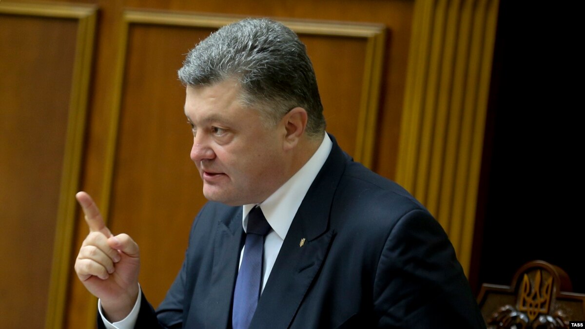 Сегодня Порошенко внес в Раду поправки в конституцию о децентрализации власти Сегодня Порошенко внес в Раду поправки в конституцию о децентрализации власти