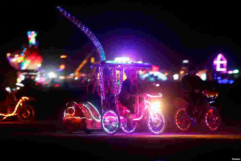 Burning Man – это вызов консерватизму. Любое безумие и выход за рамки традиционных общественных норм здесь только приветствуется.