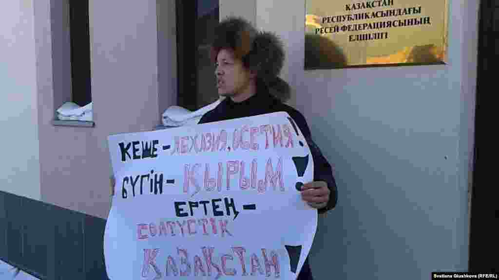 11 наурызда Астананың әкімшілік соты азаматтық белсенді, "Антигептил" қозғалысының мүшесі Махамбет Әбжанды жеті күнге қамауға шешім шығарды. Сот оны "заңсыз жиын ұйымдастырып өткізгені үшін айыпты" деп таныды. Әбжан наурыздың 3-і күні Ресей елшілігінің алдында Украина аумағына ресейлік әскерилердің енуіне наразылық акциясына қатысқаны үшін әкімшілік сотқа тартылды.