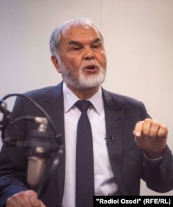 Бозгундагы оппозициялык өзбек саясатчысы Мухаммад Салих.