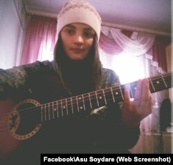 Окрім театру, Оксана має ще одне захоплення - музику