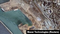 Disa pamje satelitore shfaqin shkatërrimin e portit të Bejrutit pas shpërthimit.